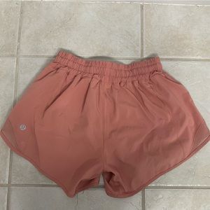 Lululemon -Hotty Hot size 2 dusty rose shorts. EUC